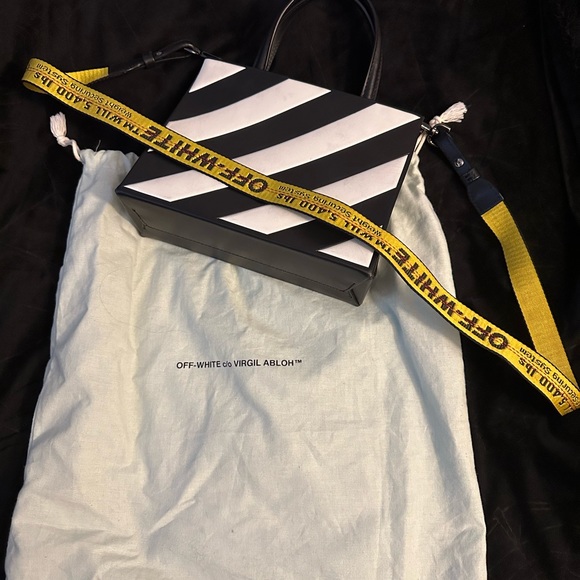 Off white crossbody leather bag 100% authentic - Picture 3 of 5